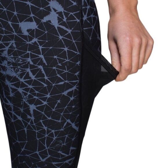 ..Lululemon Water: Sea-Me Run Crop Star Crushed Coal Black / Black - Picture 3 of 16